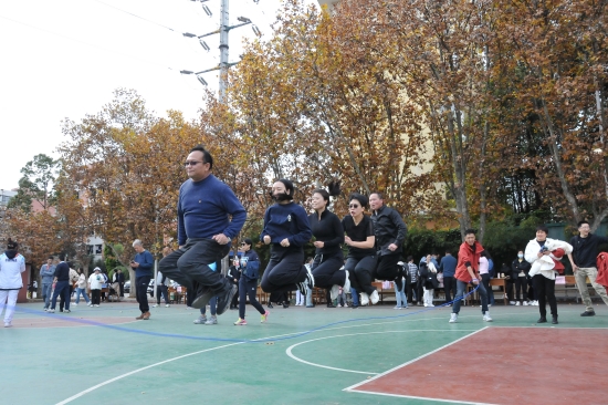 云南財(cái)經(jīng)大學(xué)第39屆運(yùn)動(dòng)會(huì)教職工風(fēng)采組圖（二）