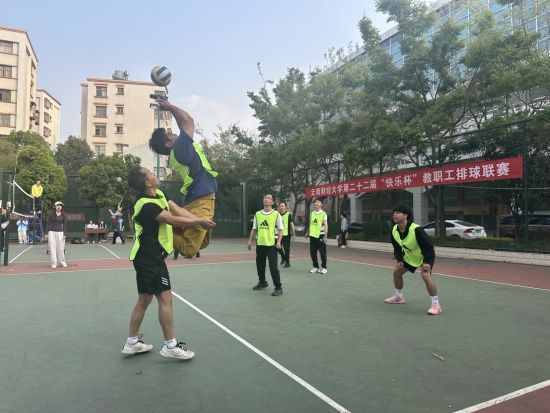 球場(chǎng)爭(zhēng)鋒展英姿  凝心筑夢(mèng)共奮進(jìn)