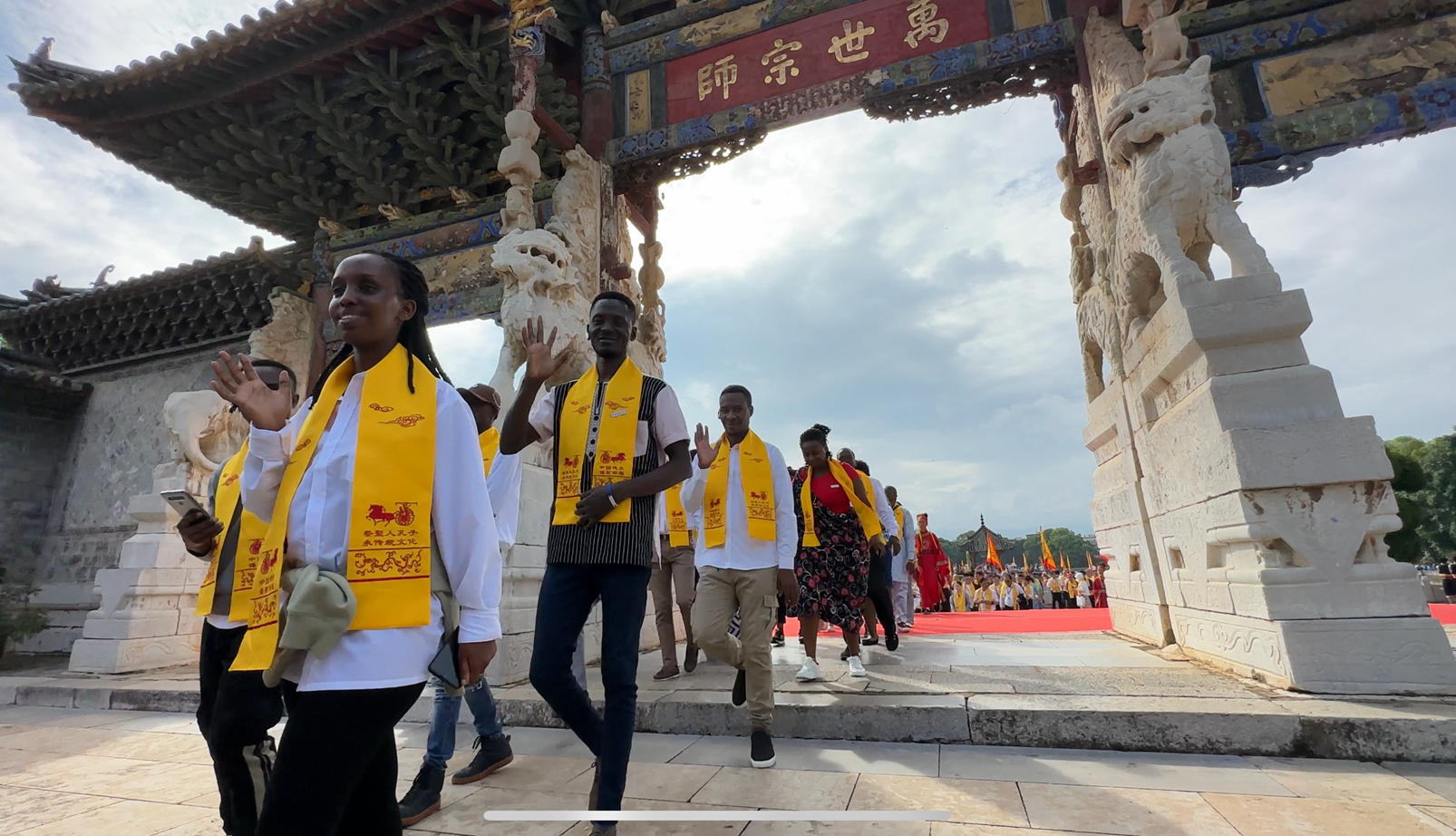 你好！中國(guó)孔子——云南財(cái)經(jīng)大學(xué)國(guó)際學(xué)生赴建水開展中國(guó)文化實(shí)踐體驗(yàn)教學(xué)活動(dòng)并參加秋季祭孔儀