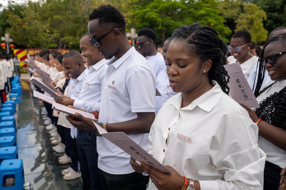 2024級商務部發展中國家學歷學位教育項目學員赴石屏、建水開展中國文化實踐體驗教學活動暨開學典禮