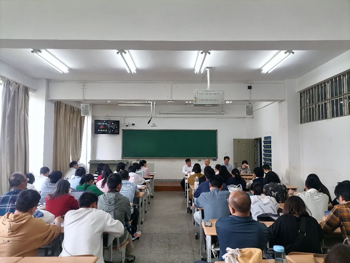 馬克思主義學院召開教職工大會傳達學校本科教育教學審核評估意見交流會精神