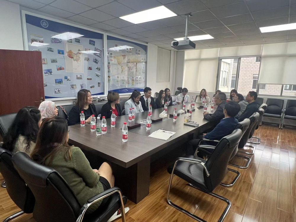 曼谷商學(xué)院師生代表團(tuán)2023年返校學(xué)習(xí)考察