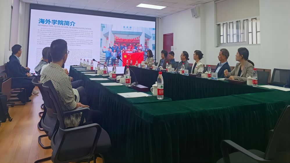 云南省人大常委會(huì)委員趙祖瑩一行到我院調(diào)研